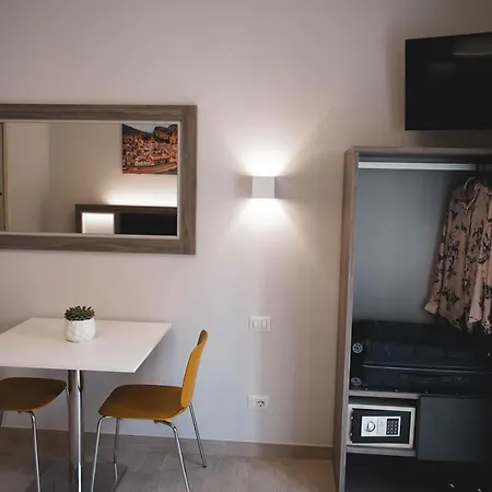Yeasy Smart Guest house *